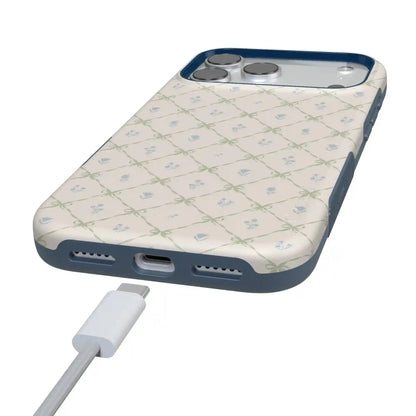 Petit Petals | Dainty Lattice Case